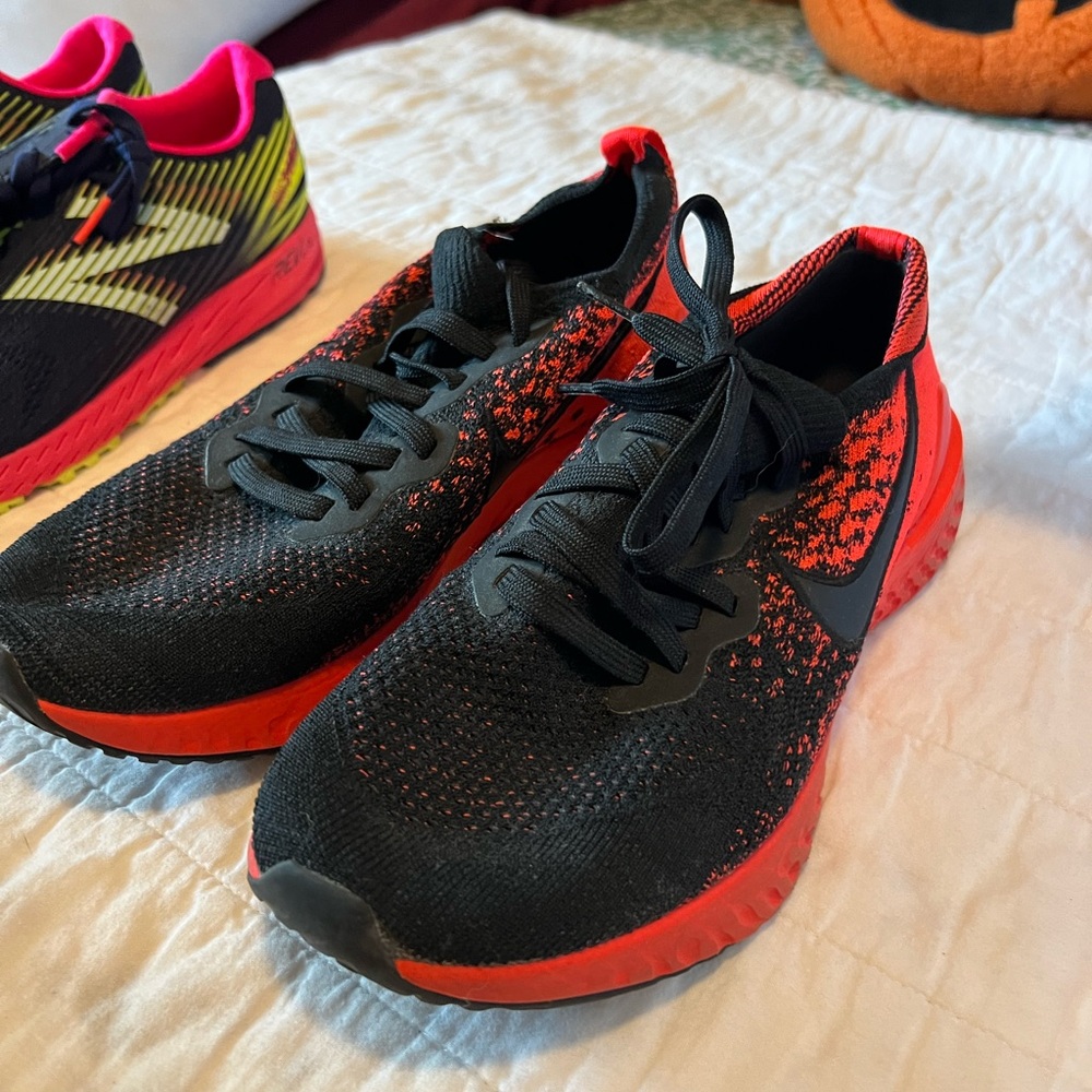Nike Black and Red Sneakers for Style and Comfort